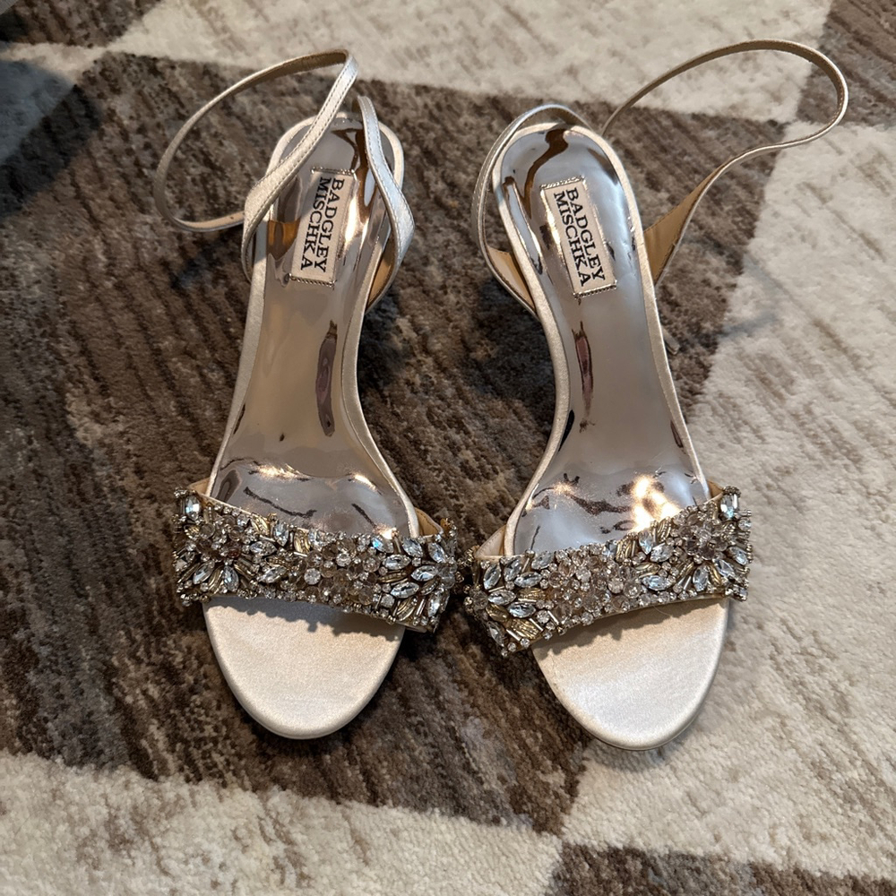 Women's Badgley Mischka Ivory Embellished Heels Size 7.5